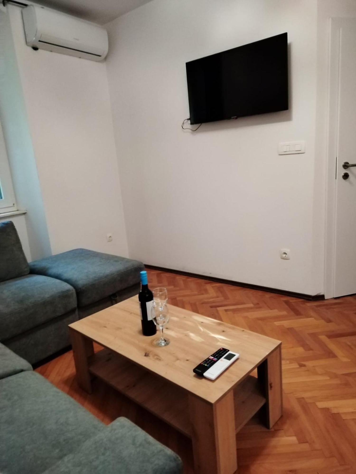 Garden In The Center Apartment Split Room photo